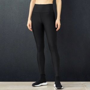 HIGH-WAIST AIRLIFT LEGGING